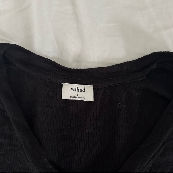 Aritzia Wilfred Black V Neck Long Sleeve Top - Picture 2 of 2